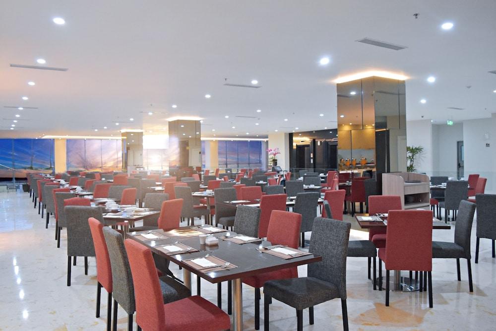 Platinum Hotel & Convention Hall Balikpapan Kültér fotó