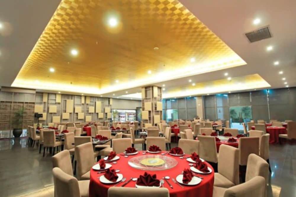 Platinum Hotel & Convention Hall Balikpapan Kültér fotó