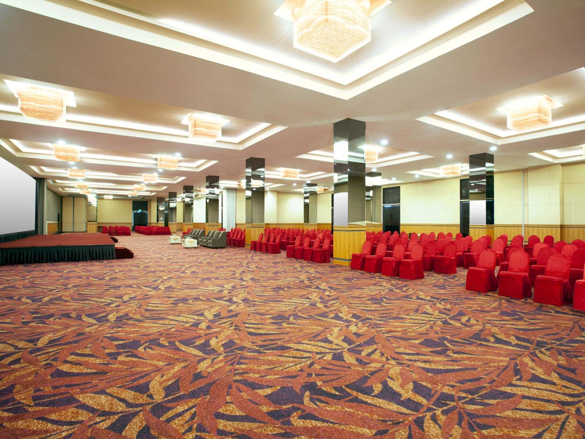 Platinum Hotel & Convention Hall Balikpapan Kültér fotó