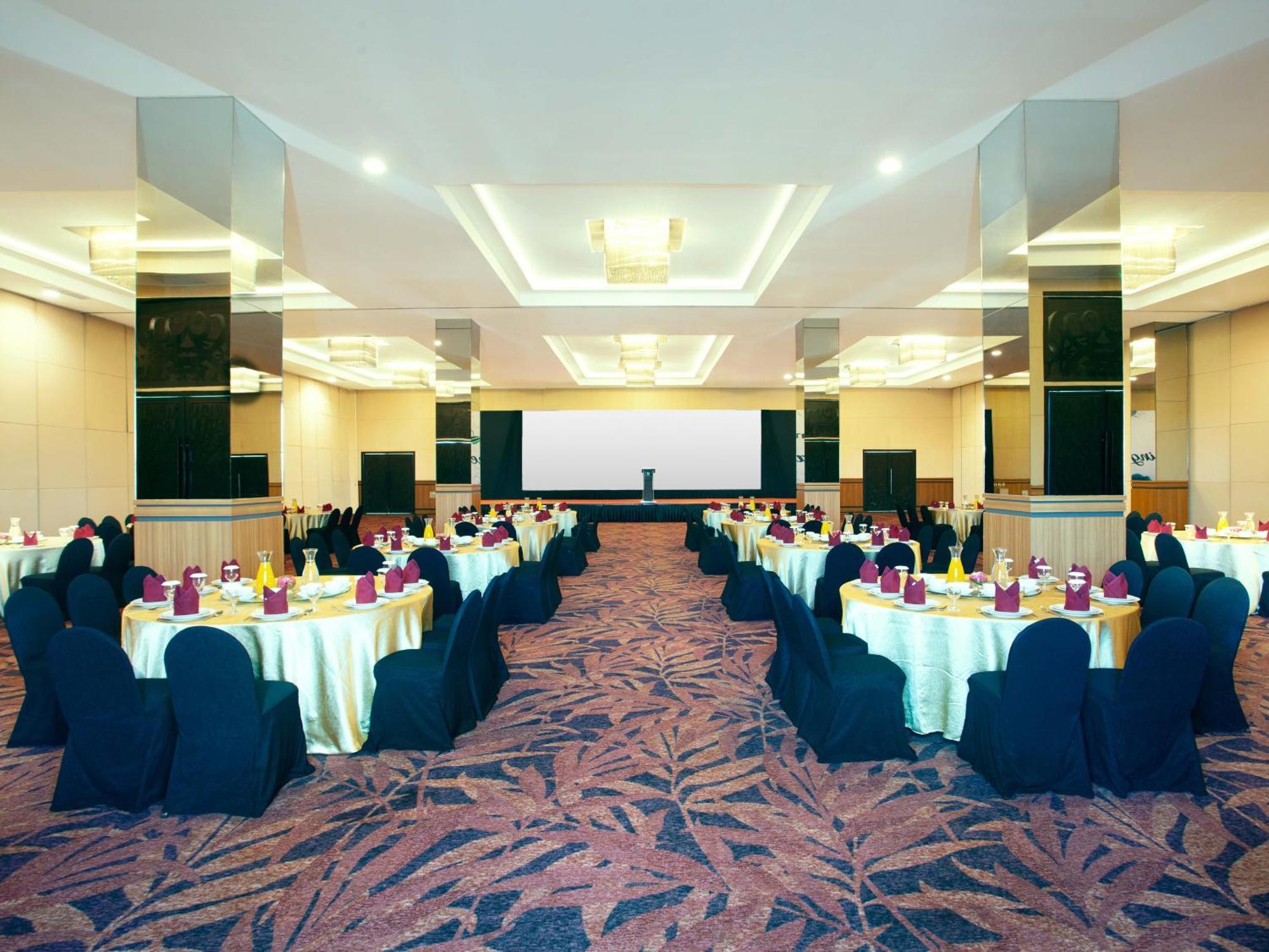 Platinum Hotel & Convention Hall Balikpapan Kültér fotó