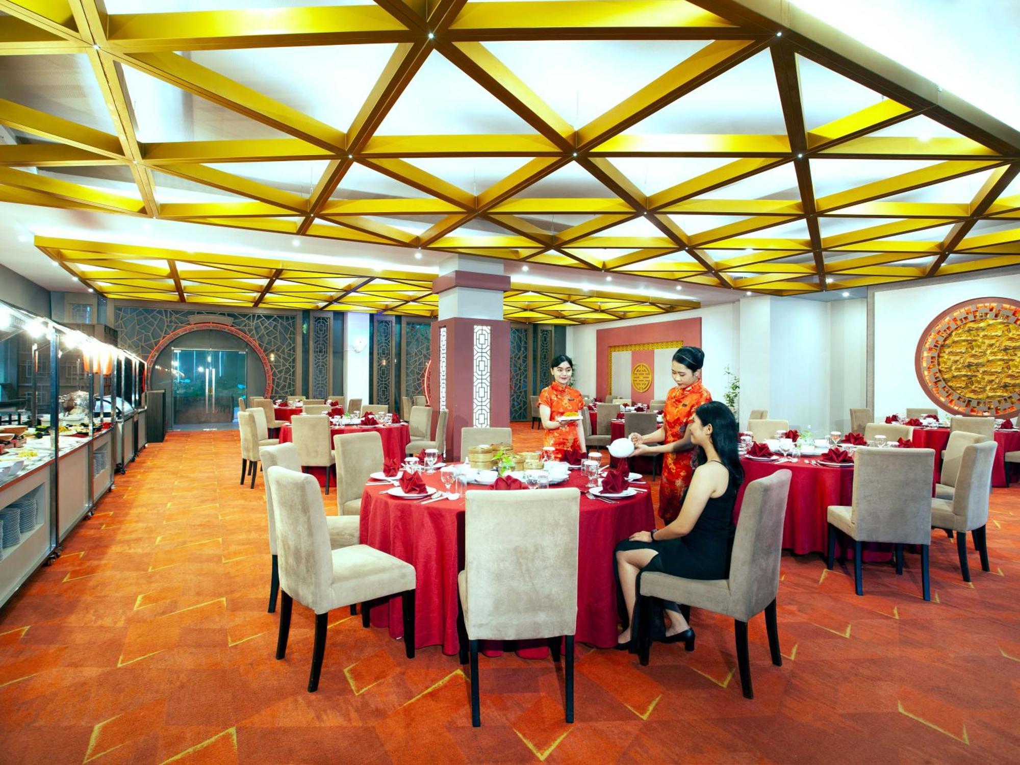 Platinum Hotel & Convention Hall Balikpapan Kültér fotó