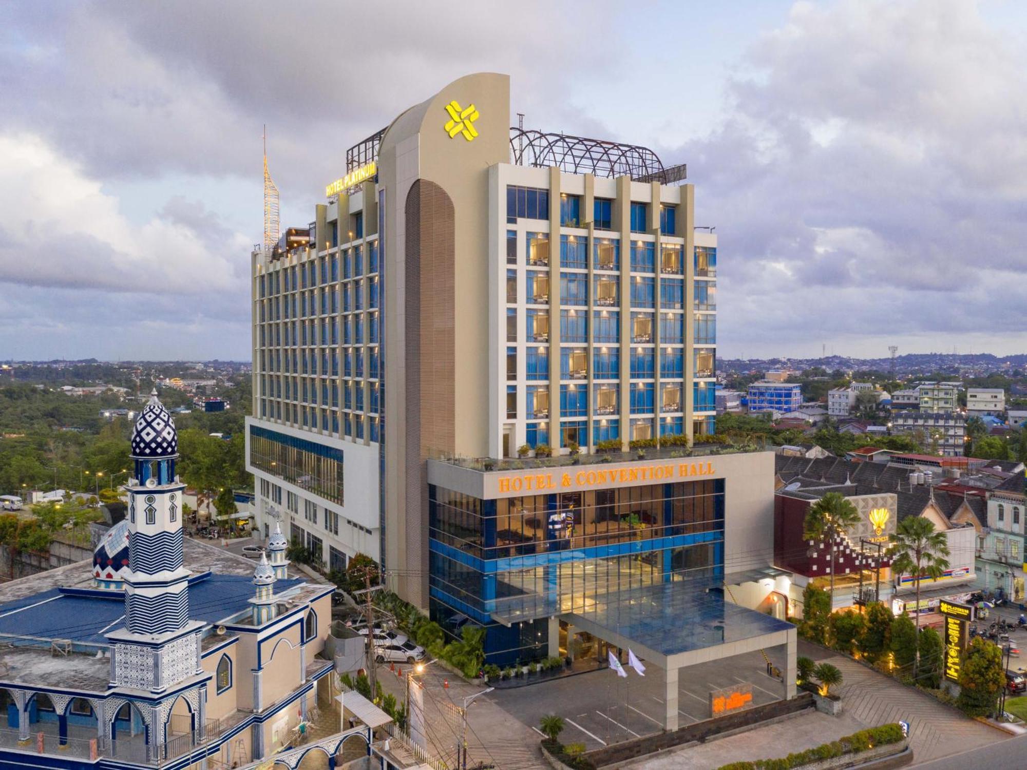 Platinum Hotel & Convention Hall Balikpapan Kültér fotó