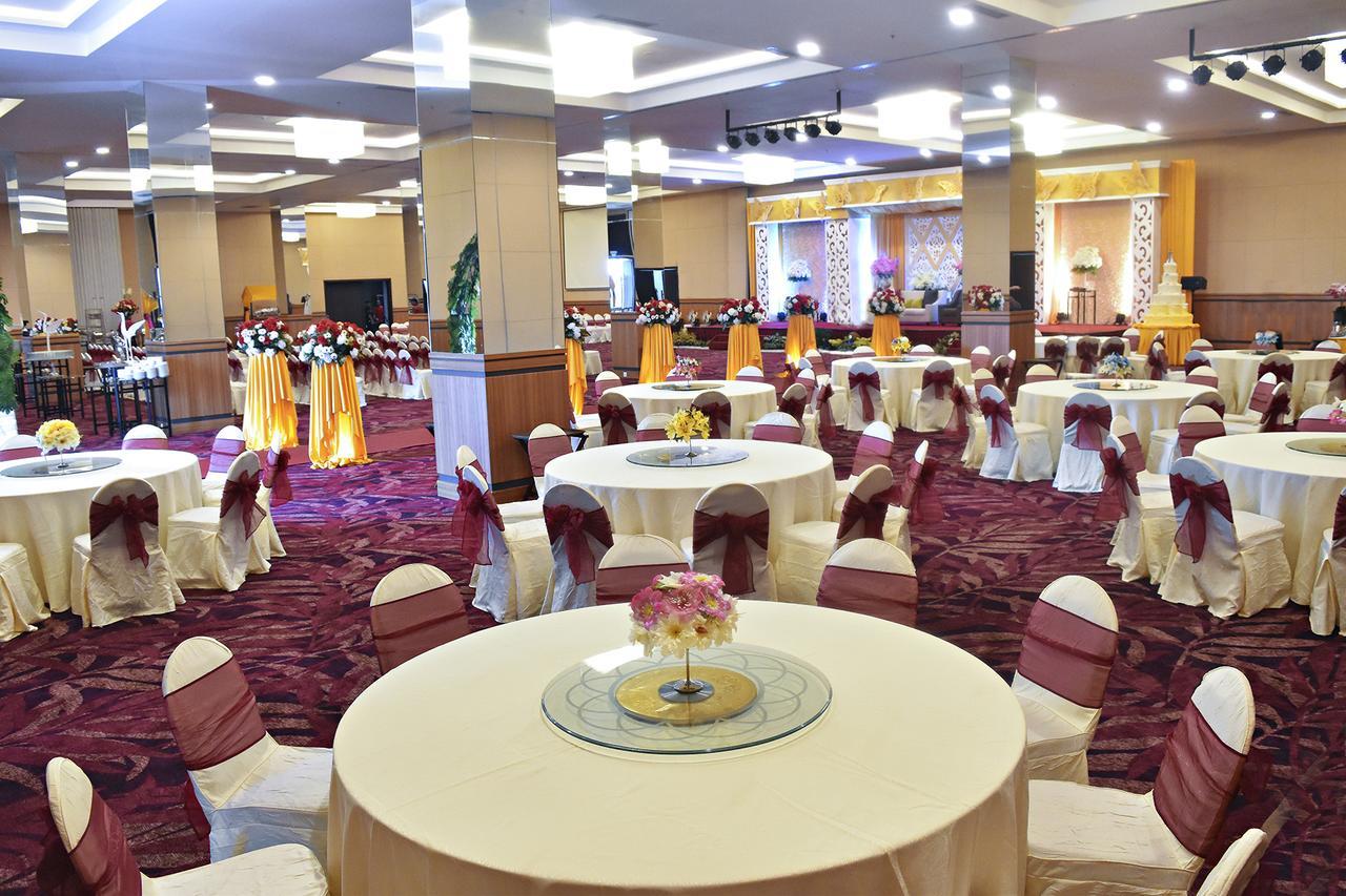Platinum Hotel & Convention Hall Balikpapan Kültér fotó