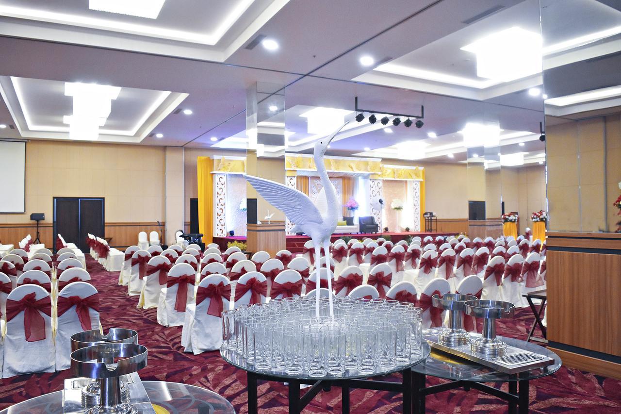 Platinum Hotel & Convention Hall Balikpapan Kültér fotó